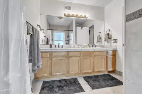 Bath - 1044 E Irvine Rd, Phoenix, AZ 85086 photo 1 of 6