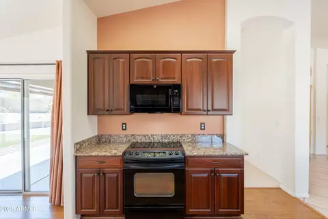 Kitchen - 2422 E Rockledge Rd, Phoenix, AZ 85048 photo 7 of 8