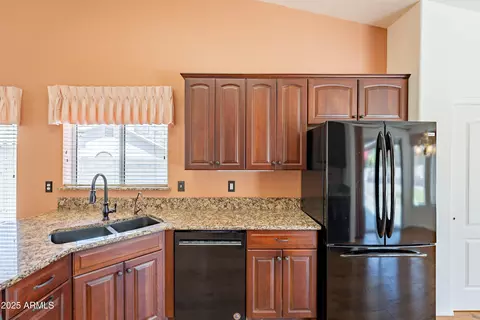 Kitchen - 2422 E Rockledge Rd, Phoenix, AZ 85048 photo 3 of 8