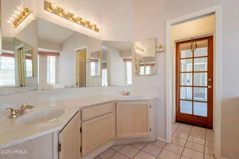 Bath - 2422 E Rockledge Rd, Phoenix, AZ 85048 photo 1 of 5
