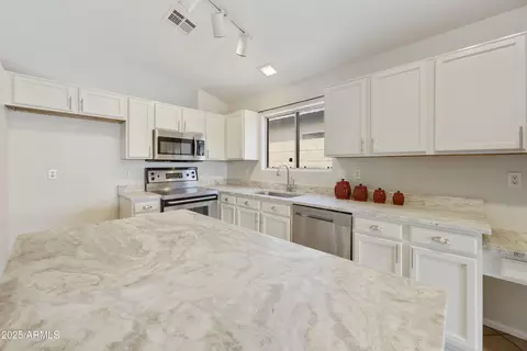 Kitchen - 3011 W Salter Dr, Phoenix, AZ 85027 photo 2 of 7