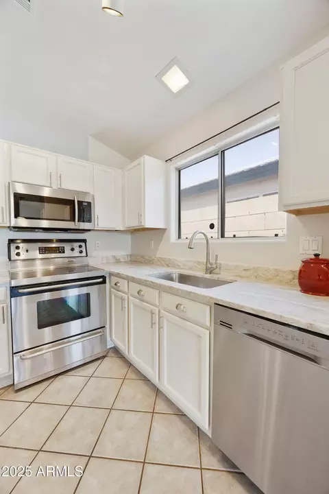 Kitchen - 3011 W Salter Dr, Phoenix, AZ 85027 photo 7 of 7