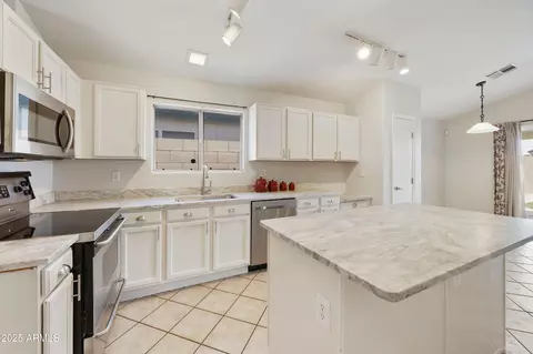 Kitchen - 3011 W Salter Dr, Phoenix, AZ 85027 photo 6 of 7