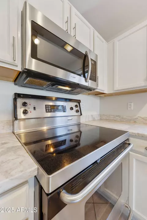 Kitchen - 3011 W Salter Dr, Phoenix, AZ 85027 photo 5 of 7