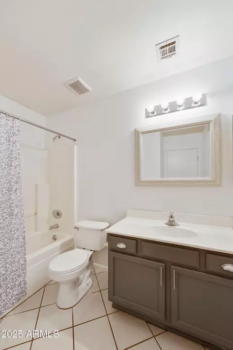 Bath - 3011 W Salter Dr, Phoenix, AZ 85027 photo 3 of 3