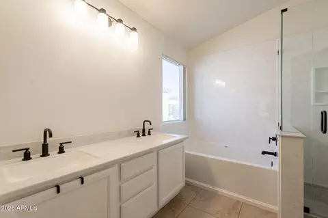 Bath - 2117 E Saltsage Dr, Phoenix, AZ 85048 photo 3 of 4