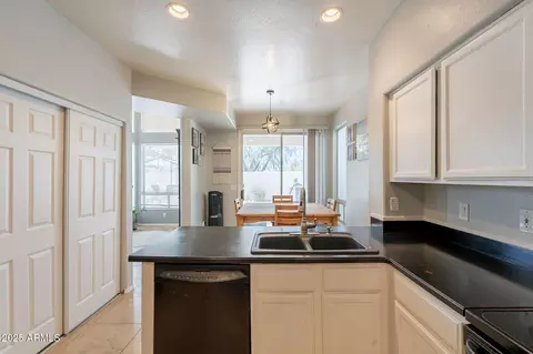 Kitchen - 2117 E Saltsage Dr, Phoenix, AZ 85048 photo 1 of 2