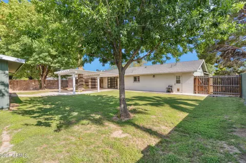 Exterior - 216 E Harmont Dr, Phoenix, AZ 85020 photo 9 of 12