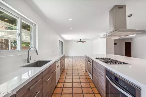 Kitchen - 216 E Harmont Dr, Phoenix, AZ 85020 photo 5 of 7