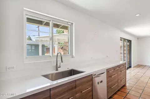 Kitchen - 216 E Harmont Dr, Phoenix, AZ 85020 photo 3 of 7