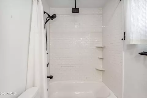 Bath - 216 E Harmont Dr, Phoenix, AZ 85020 photo 6 of 7