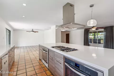 Kitchen - 216 E Harmont Dr, Phoenix, AZ 85020 photo 4 of 7