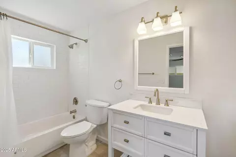 Bath - 216 E Harmont Dr, Phoenix, AZ 85020 photo 7 of 7