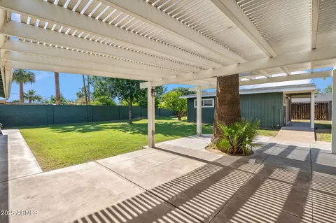 Exterior - 216 E Harmont Dr, Phoenix, AZ 85020 photo 5 of 12