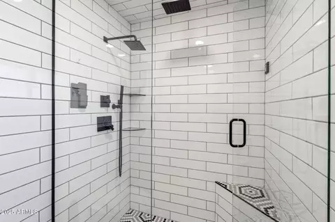 Bath - 216 E Harmont Dr, Phoenix, AZ 85020 photo 2 of 7
