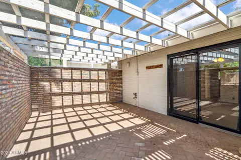 Exterior - 216 E Harmont Dr, Phoenix, AZ 85020 photo 3 of 12