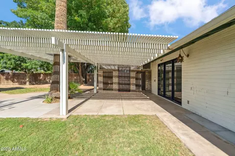Exterior - 216 E Harmont Dr, Phoenix, AZ 85020 photo 7 of 12