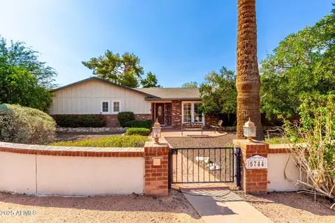 5744 E Oak St, Scottsdale, AZ 85257