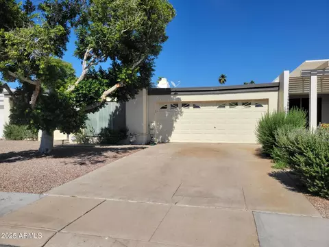 211 Bahia Ln E, Litchfield Park, AZ 85340