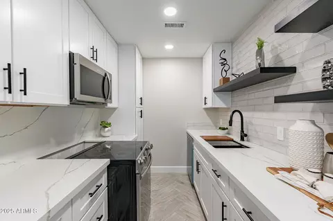 1005 N Granite Reef Rd, Scottsdale, AZ 85257
