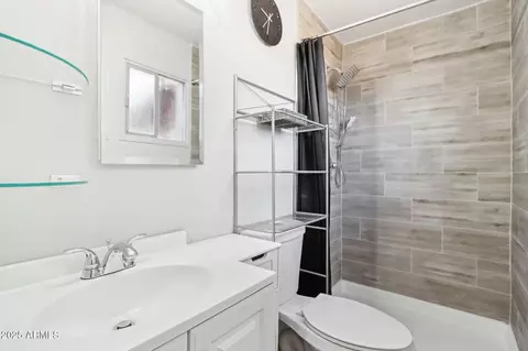 Bath - 3410 Everett Dr, Phoenix, AZ 85032 photo 1 of 2