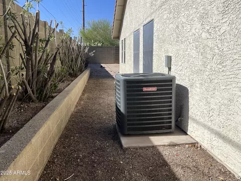 Exterior - 4008 E Knox Rd, Phoenix, AZ 85044 photo 10 of 11