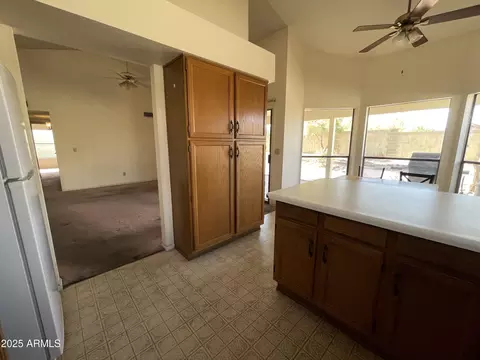 Kitchen - 4008 E Knox Rd, Phoenix, AZ 85044 photo 3 of 4