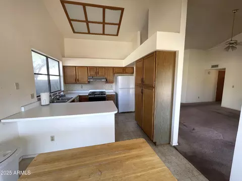 Kitchen - 4008 E Knox Rd, Phoenix, AZ 85044 photo 2 of 4