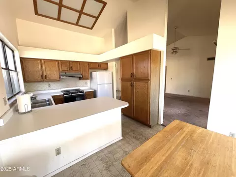 Kitchen - 4008 E Knox Rd, Phoenix, AZ 85044 photo 1 of 4