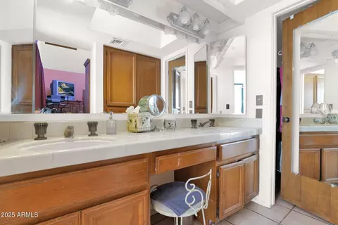Bath - 1040 E Clinton St, Phoenix, AZ 85020 photo 1 of 3