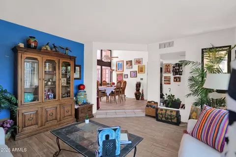Living - 1040 E Clinton St, Phoenix, AZ 85020 photo 3 of 7