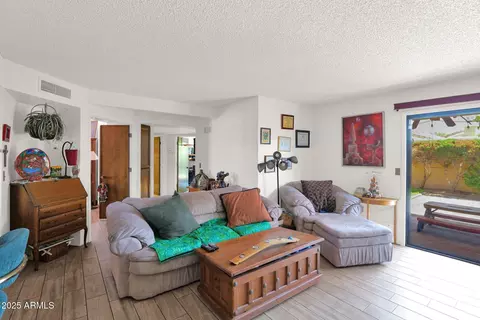 Living - 1040 E Clinton St, Phoenix, AZ 85020 photo 6 of 7