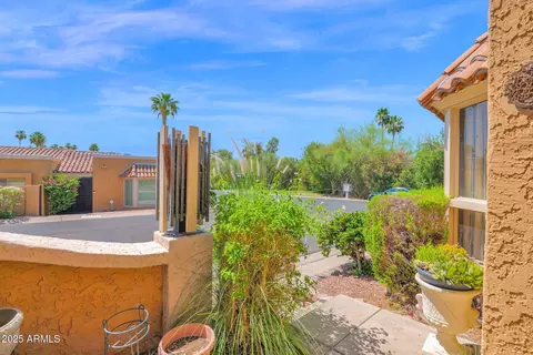 Exterior - 1040 E Clinton St, Phoenix, AZ 85020 photo 3 of 7