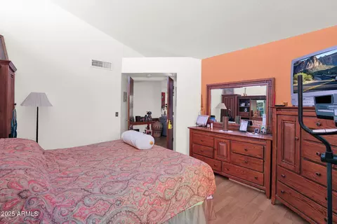 Bedroom - 1040 E Clinton St, Phoenix, AZ 85020 photo 2 of 3