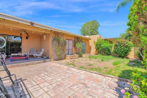 Exterior - 1040 E Clinton St, Phoenix, AZ 85020 photo 6 of 7
