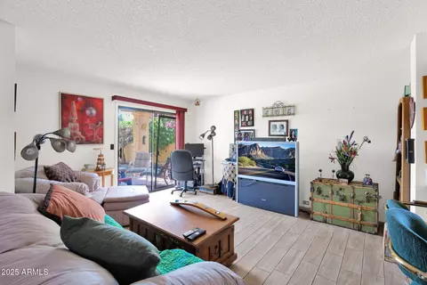 Living - 1040 E Clinton St, Phoenix, AZ 85020 photo 5 of 7