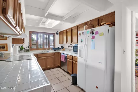 Kitchen - 1040 E Clinton St, Phoenix, AZ 85020 photo 2 of 3