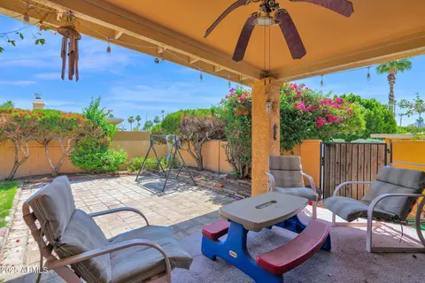 Exterior - 1040 E Clinton St, Phoenix, AZ 85020 photo 4 of 7