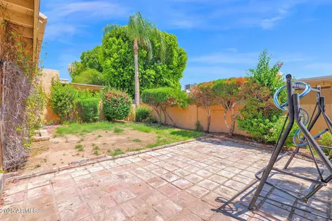 Exterior - 1040 E Clinton St, Phoenix, AZ 85020 photo 5 of 7