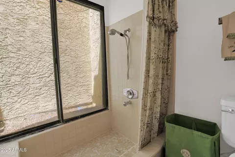 Bath - 1040 E Clinton St, Phoenix, AZ 85020 photo 2 of 3