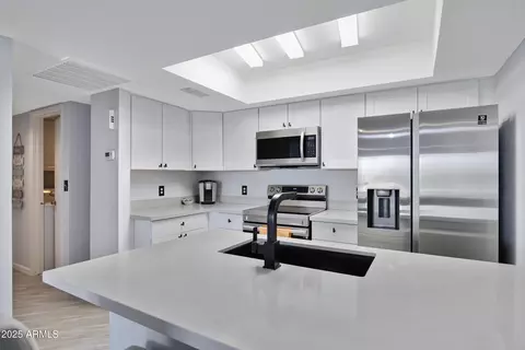 Kitchen - 848 E Morningside Dr, Phoenix, AZ 85022 photo 4 of 4