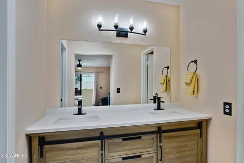 Bath - 848 E Morningside Dr, Phoenix, AZ 85022 photo 2 of 2