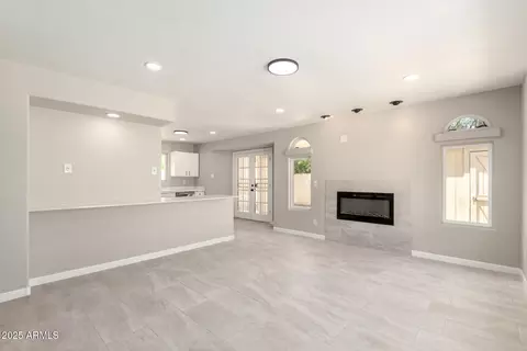 Living - 619 E Jensen St #14, Mesa, AZ 85203 photo 2 of 4