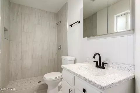 Bath - 619 E Jensen St #14, Mesa, AZ 85203 photo 1 of 2