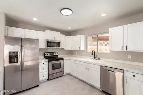 Kitchen - 619 E Jensen St #14, Mesa, AZ 85203 photo 2 of 4