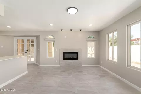 Living - 619 E Jensen St #14, Mesa, AZ 85203 photo 4 of 4
