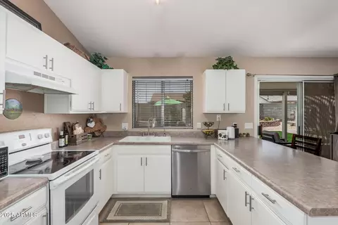 Kitchen - 10852 E Contessa St, Mesa, AZ 85207 photo 2 of 2