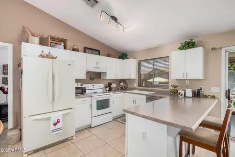 Kitchen - 10852 E Contessa St, Mesa, AZ 85207 photo 1 of 2