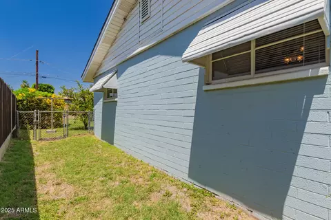 Exterior - 4140 E Glenrosa Ave, Phoenix, AZ 85018 photo 4 of 5