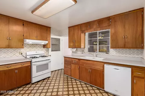 Kitchen - 4140 E Glenrosa Ave, Phoenix, AZ 85018 photo 1 of 3